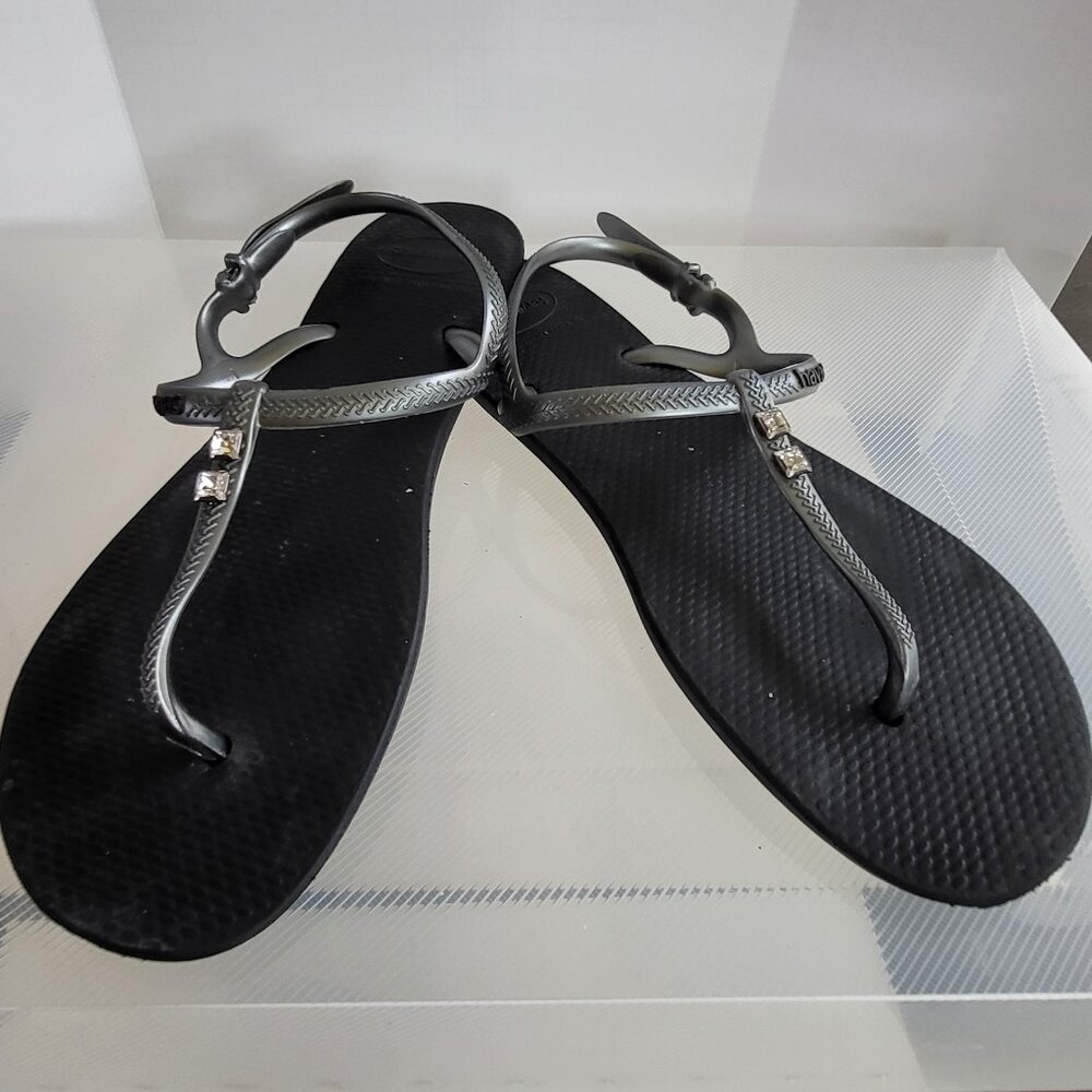 Havaianas grey rubber sandals with crystal accent EUC size 39-40
